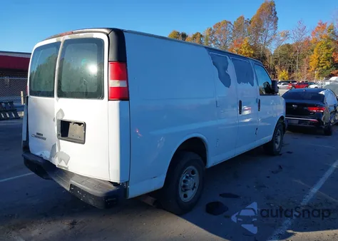 2008 Chevrolet Express Work Van z USA, uszkodzony, nr VIN 1GCGG25C281111048